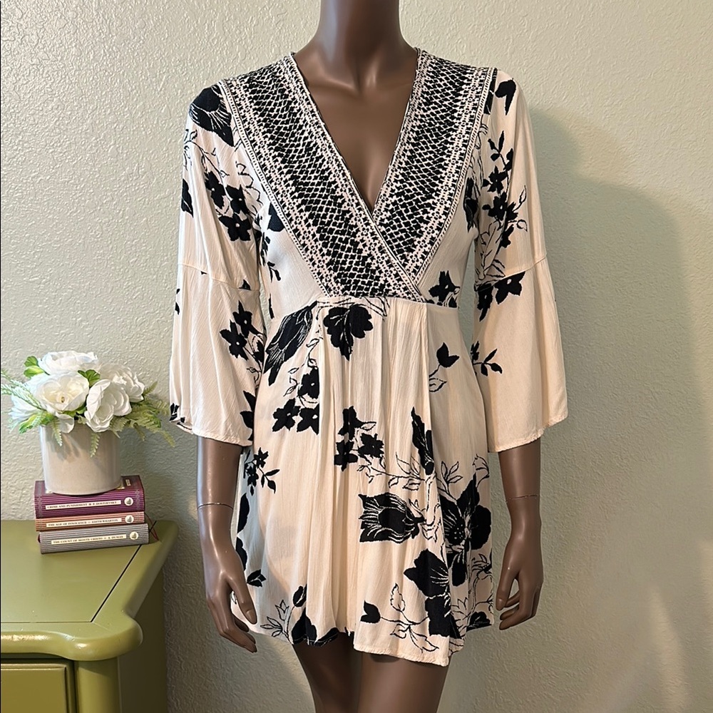 Billabong Black and Cream Floral V-Neck Dress